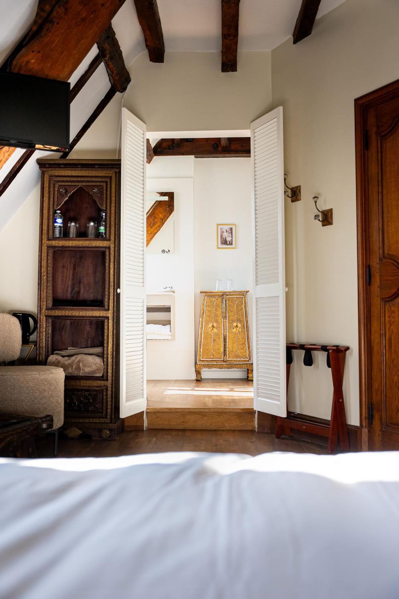 La Meffrais 1741 Bed & Breakfast Dinan Room photo