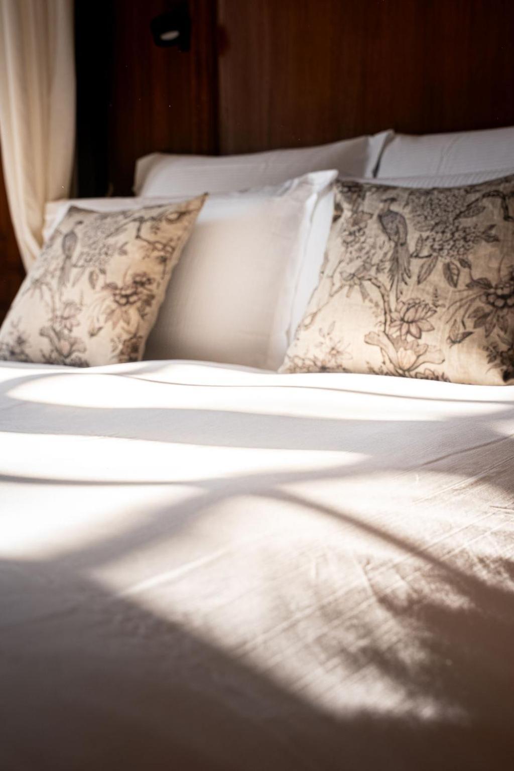 La Meffrais 1741 Bed & Breakfast Dinan Room photo